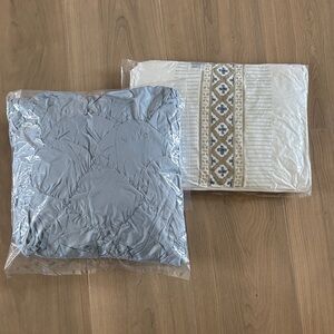 Accent pillows- Elegant Blue and White